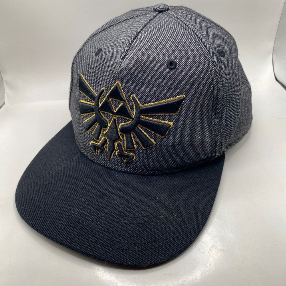 ZELDA Nintendo Hylian Crest Snapback Hat Men OSFM Grey Black Gold Embroidered